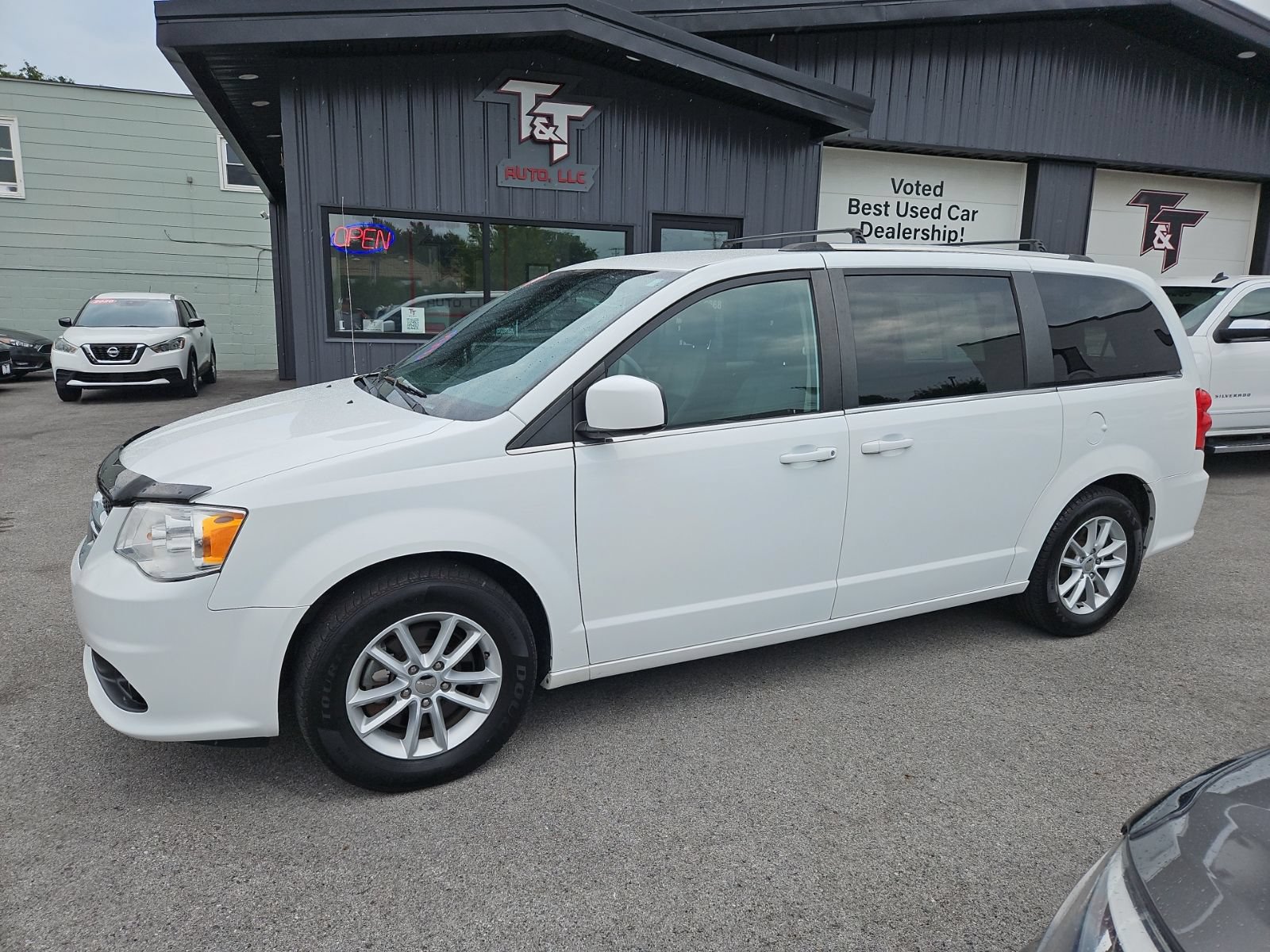 Used 2019 Dodge Grand Caravan SXT FWD image 2