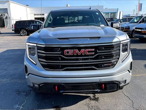 Used 2024 GMC Sierra 1500 AT4 w/ Technology Package AWD/4WD image 3