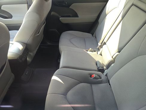 Used 2023 Toyota Highlander LE image 14