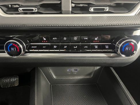 New 2026 Chevrolet Equinox LT w/ Convenience Package II image 38