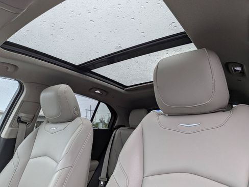 Used 2019 Cadillac XT4 Luxury w/ Cold Weather Package AWD/4WD image 12