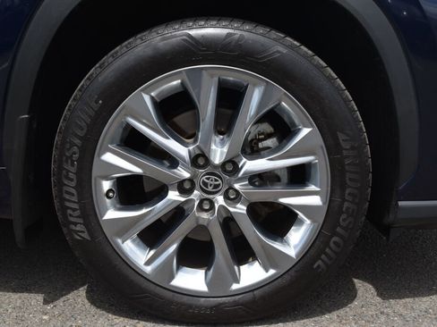 Certified 2024 Toyota Highlander Limited AWD/4WD image 28