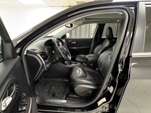 Used 2019 Jeep Cherokee Overland w/ Technology Group image 10