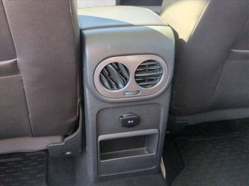 Used 2013 Volkswagen Tiguan SE image 17