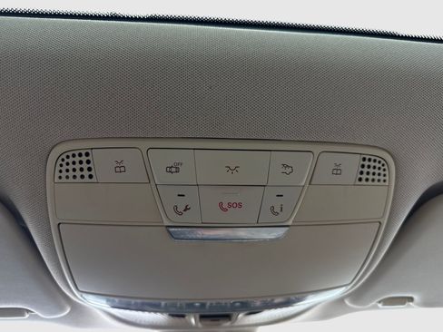 Used 2018 Mercedes-Benz GLC 300 4MATIC w/ Multimedia Package image 31