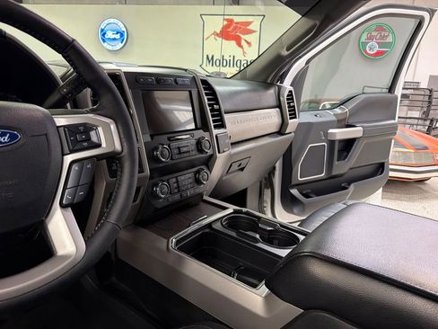 Used 2020 Ford F350 Lariat w/ Lariat Ultimate Package AWD/4WD image 28