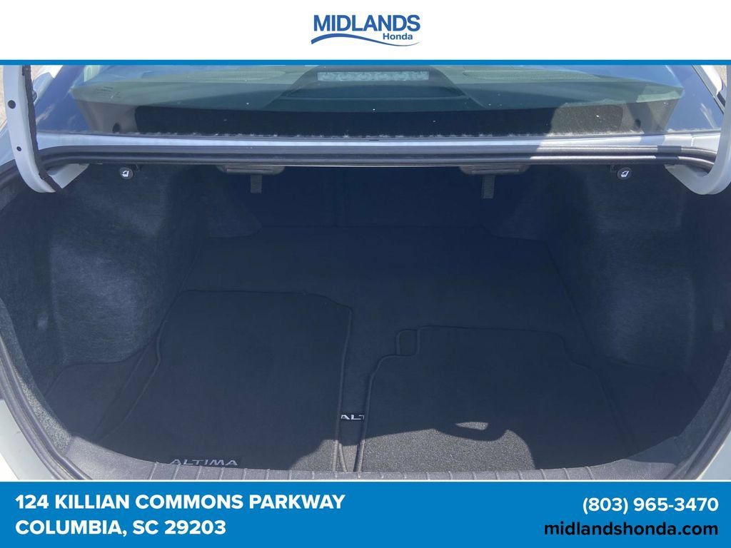 Used 2025 Nissan Altima 2.5 SV FWD image 8