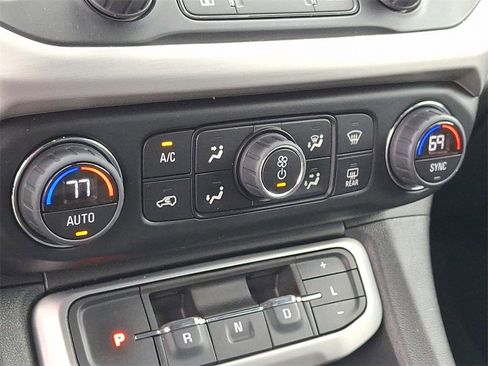 Certified 2023 GMC Acadia SLT image 17