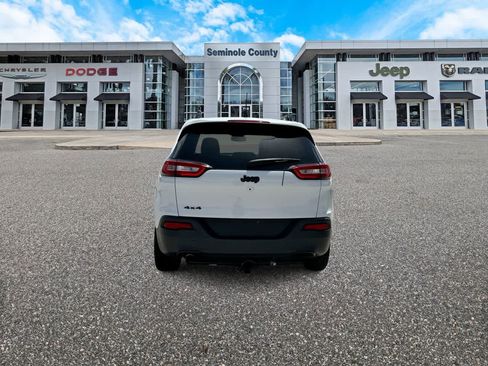 Used 2018 Jeep Cherokee Limited w/ High Altitude Package AWD/4WD image 7