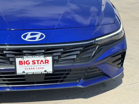 Used 2025 Hyundai Elantra Limited FWD image 5