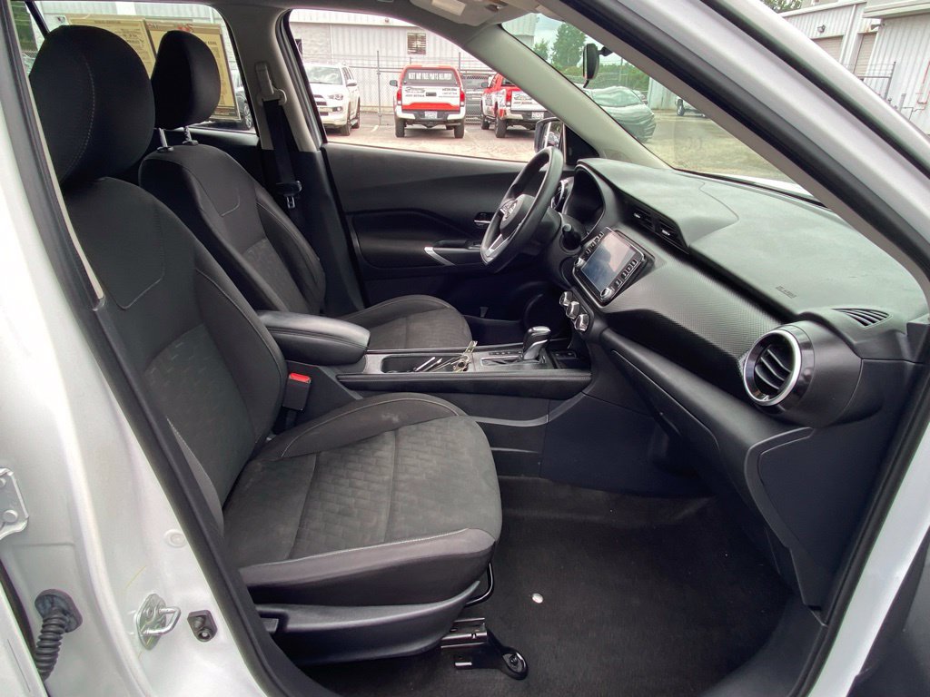 Used 2023 Nissan Kicks SV FWD image 17