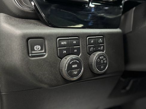 Used 2025 Chevrolet Silverado 2500 LTZ w/ LTZ Convenience Package AWD/4WD image 16