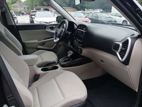 Used 2022 Kia Soul LX w/ Technology Package FWD image 16