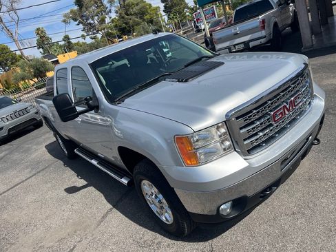 Used 2014 GMC Sierra 2500 SLT w/ Suspension Package, Off-Road AWD/4WD image 46