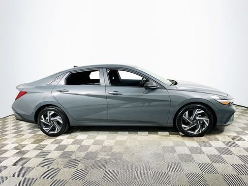 Used 2025 Hyundai Elantra Sport FWD image 2
