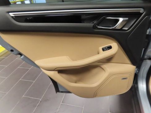 Used 2020 Porsche Macan image 13