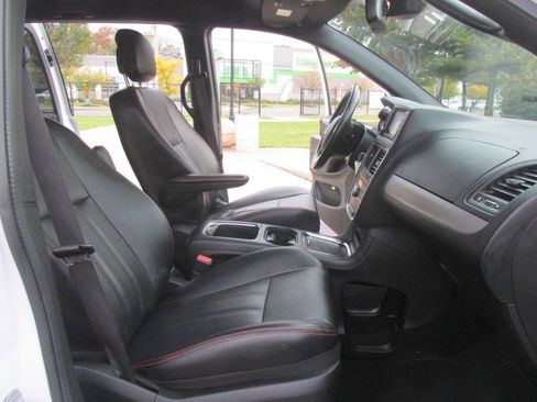 Used 2019 Dodge Grand Caravan GT FWD image 48
