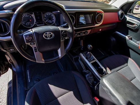 Used 2016 Toyota Tacoma SR5 image 10