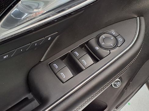 Used 2023 Buick Envision Essence FWD image 13