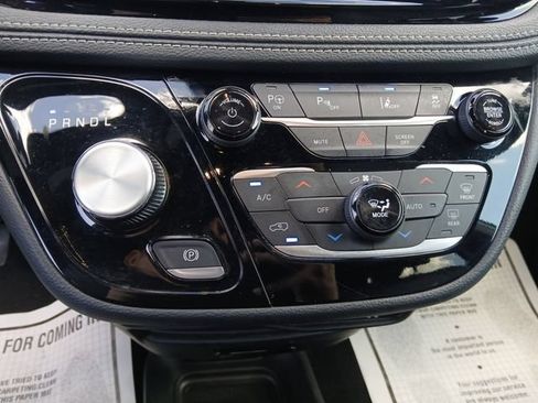 Used 2024 Chrysler Pacifica Limited FWD image 22