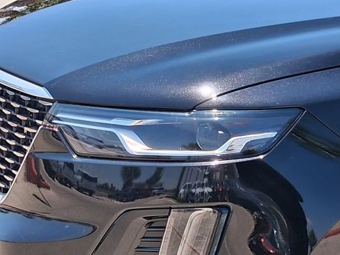 Used 2022 Cadillac XT6 Premium Luxury FWD image 9
