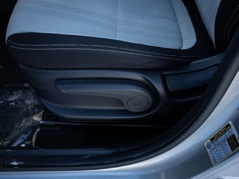 Used 2023 Hyundai Venue SEL image 16