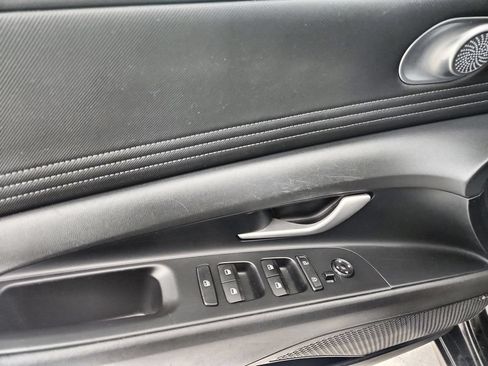 Used 2025 Hyundai Elantra Limited FWD image 23