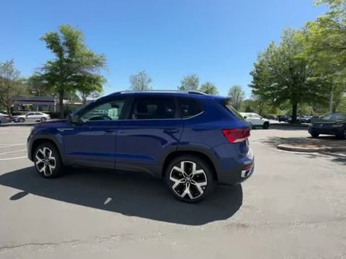 Certified 2023 Volkswagen Taos SEL image 6