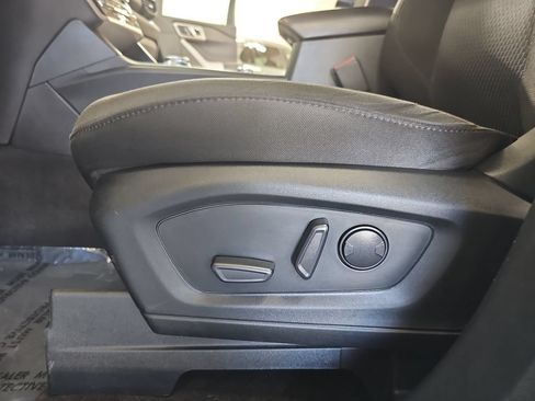 Used 2023 Ford Explorer XLT AWD/4WD image 30