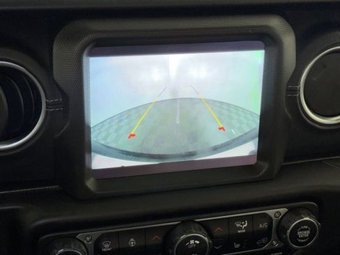 Used 2020 Jeep Wrangler Unlimited Sahara image 19