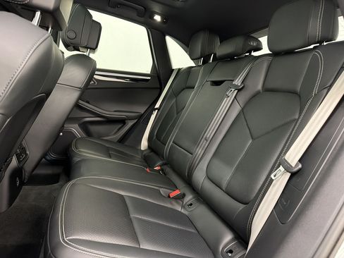 Certified 2023 Porsche Macan Turbo AWD/4WD image 27
