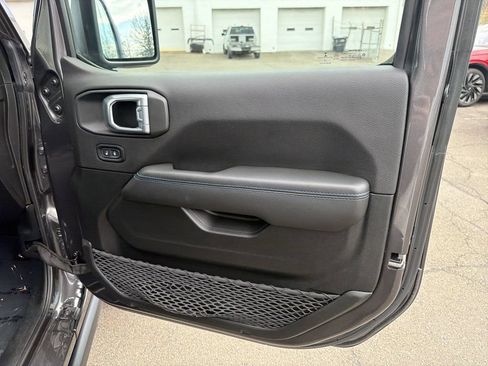 Used 2022 Jeep Wrangler Unlimited Rubicon 4xe w/ Steel Bumper Group AWD/4WD image 15