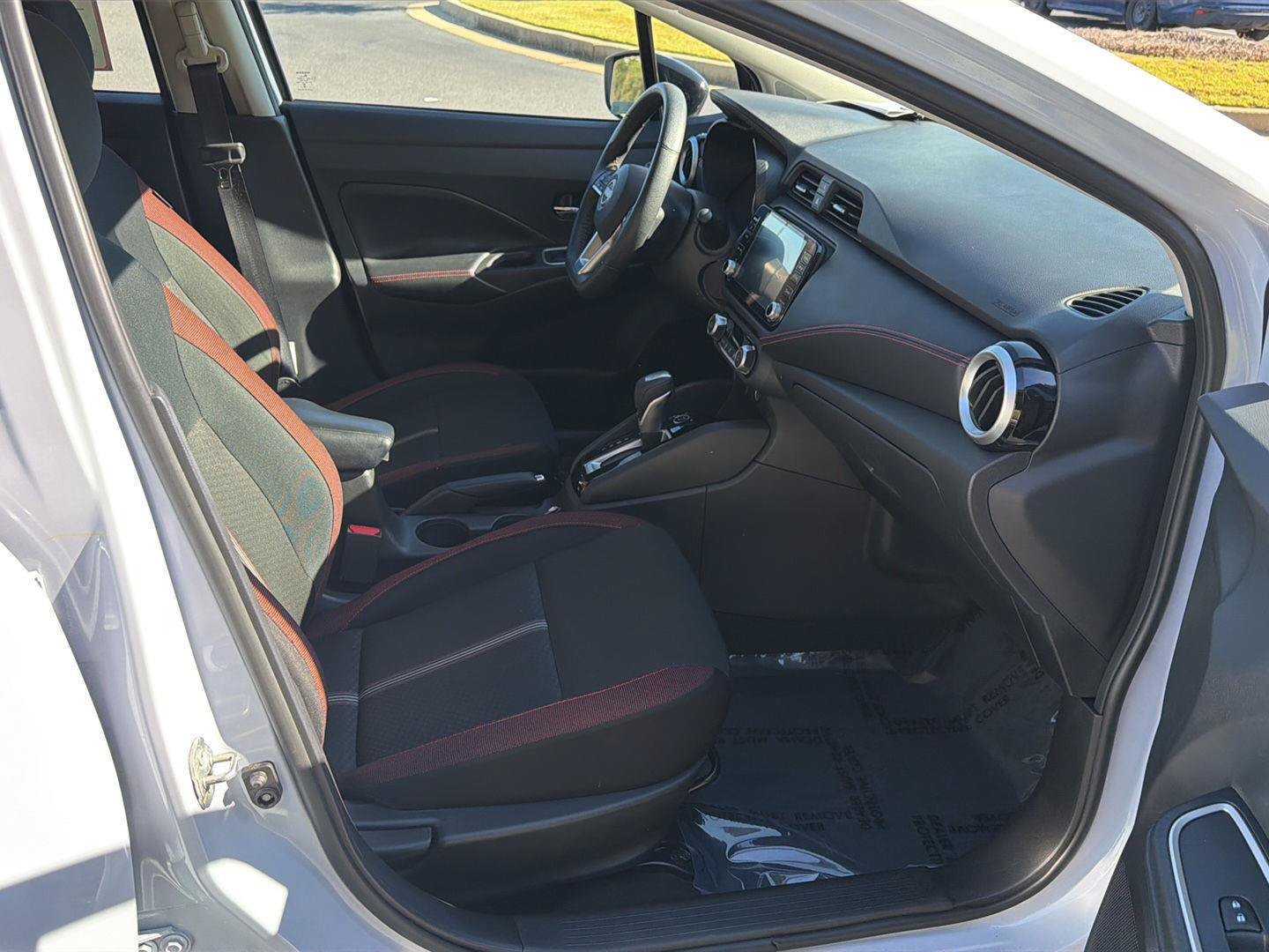 Used 2025 Nissan Versa SR FWD image 12