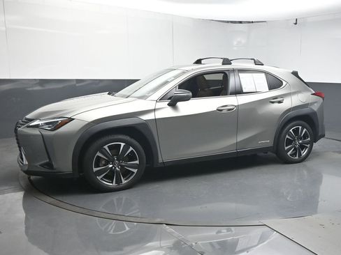 Used 2022 Lexus UX 250h w/ Accessory Package (Z2) image 4