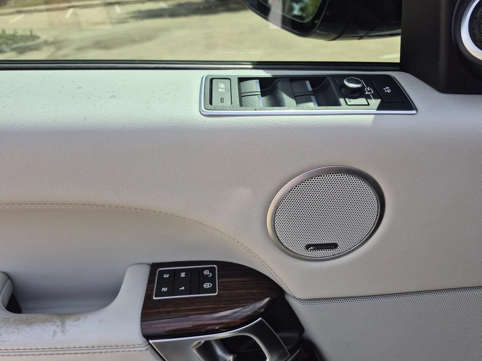 Used 2016 Land Rover Range Rover HSE AWD/4WD image 12