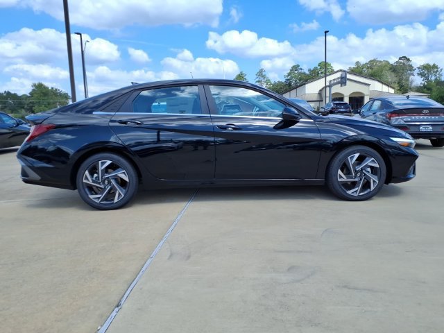 New 2026 Hyundai Elantra Limited FWD image 2