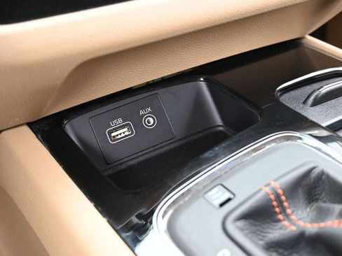 Used 2016 Kia Sedona SX Limited image 34