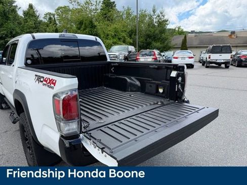 Used 2022 Toyota Tacoma TRD Off-Road AWD/4WD image 38