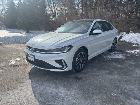 New 2026 Volkswagen Jetta SE image 2