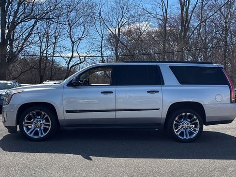 Used 2017 Cadillac Escalade ESV Luxury image 4