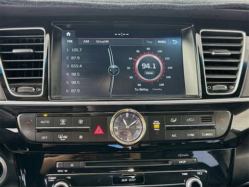 Used 2017 Kia K900 Premium image 14