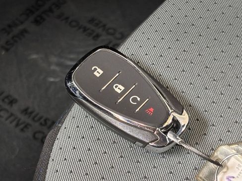 Used 2025 Chevrolet Trax LT FWD image 21