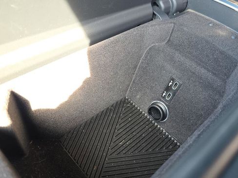 Used 2025 BMW 760i xDrive w/ Premium Package image 27