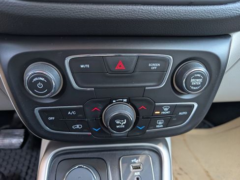 Used 2019 Jeep Compass Latitude w/ Cold Weather Group AWD/4WD image 27