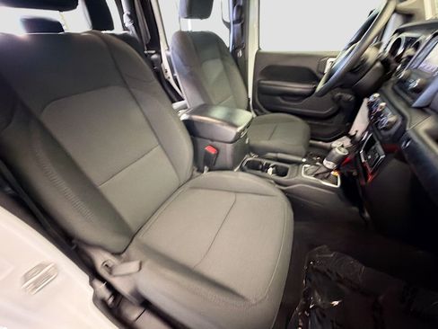 Used 2021 Jeep Gladiator Sport AWD/4WD image 15