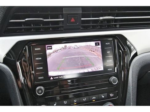 Used 2022 Volkswagen Passat 2.0T SE image 27