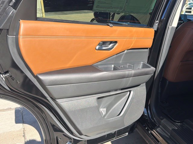 Used 2025 Nissan Pathfinder Platinum w/ Cargo Package AWD/4WD image 16