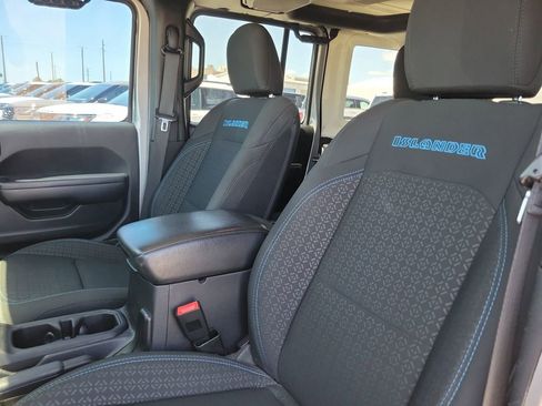 Used 2021 Jeep Wrangler Unlimited Islander image 15