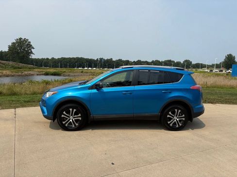 Used 2018 Toyota RAV4 LE w/ All Weather Liner Package FWD image 6