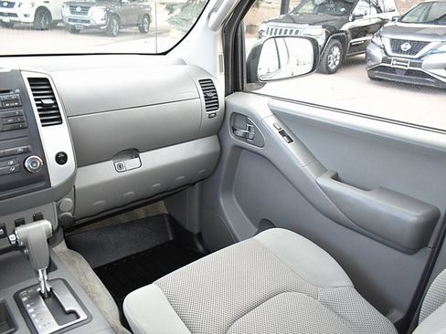 Used 2012 Nissan Frontier SV image 27